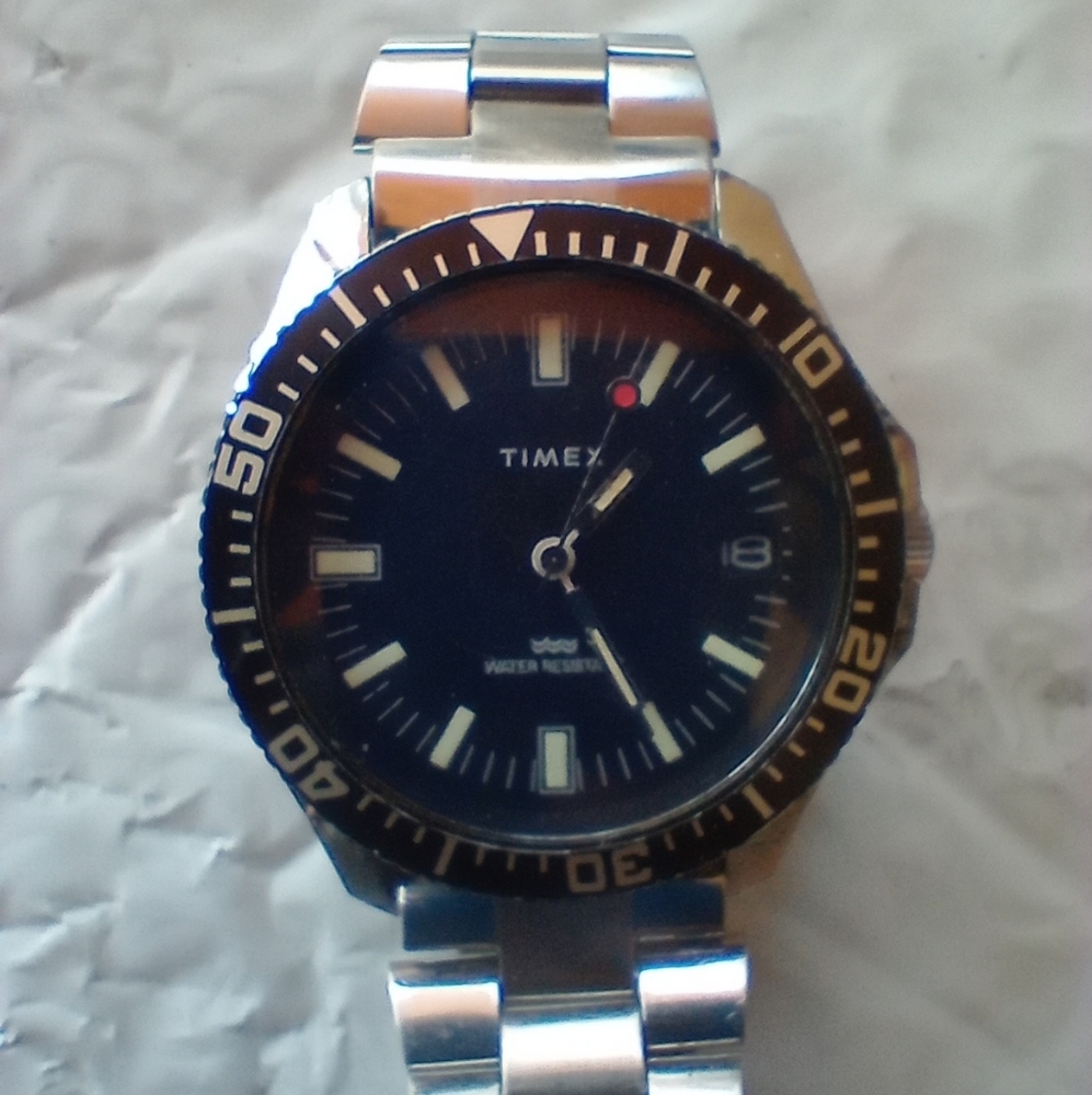 Vintage Timex Diver Watch Mens Silver Tone Black Dial Date Window Manual Wind